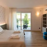 Tommyhouse 3*
